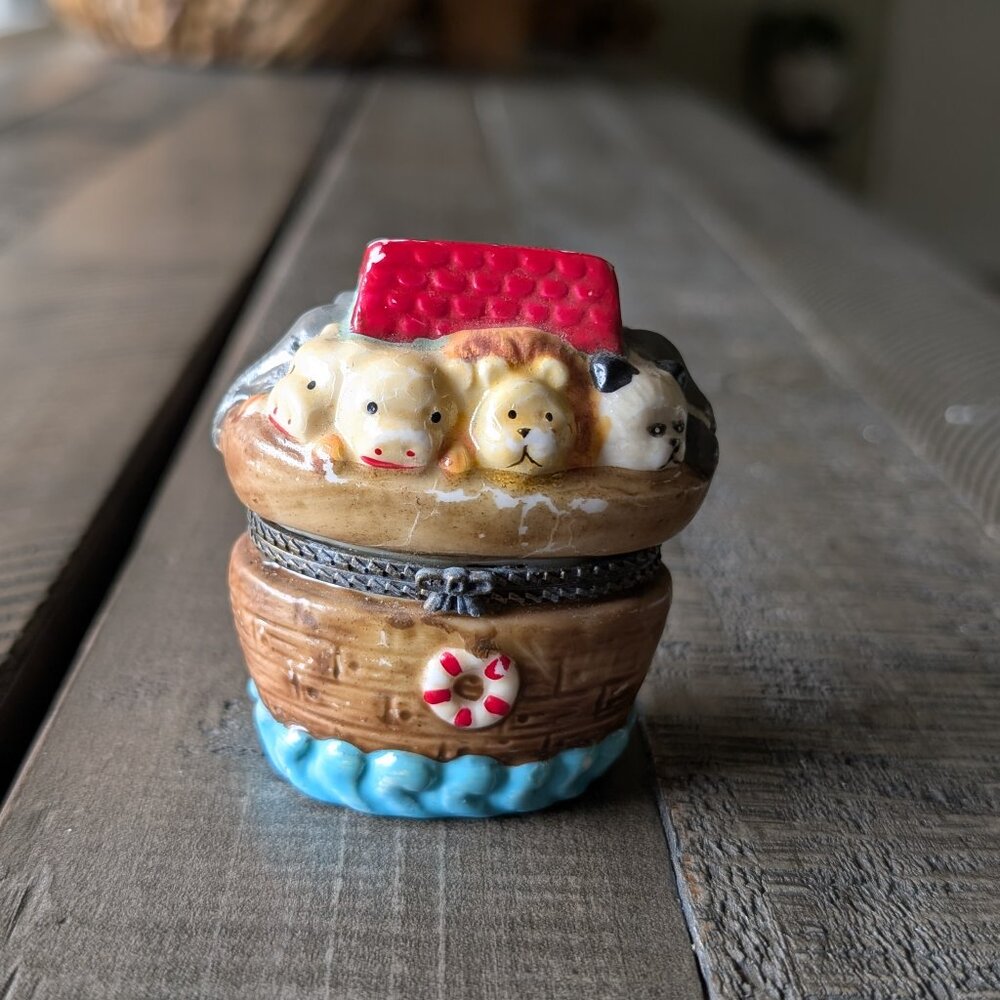 Vintage Noah's Ark Porcelain Hinged Box PHB Trinket